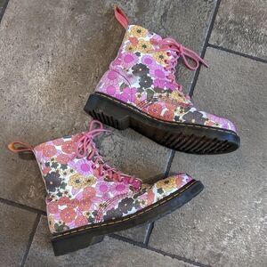 Doc Martens 8 Hole Pascal Daisy Pink Floral Leather Boots Size 8 Pink Fl…